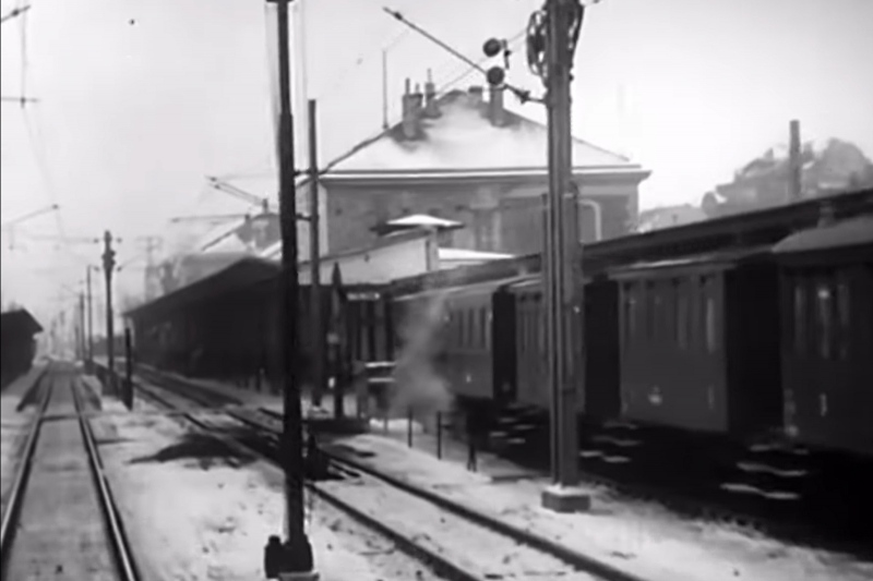 normal_Lokalbahnzug_um-1945.jpg